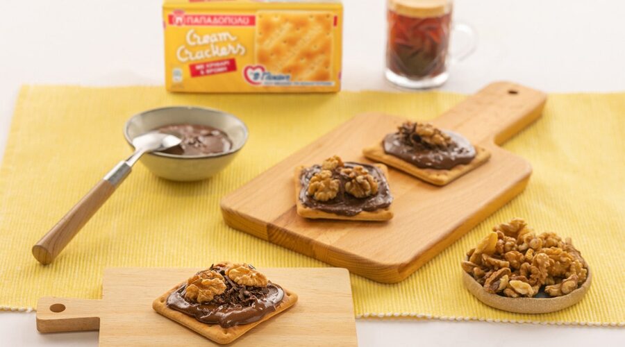Top slider image for Cream Crackers Παπαδοπούλου με ταχίνι σοκολάτας, καρύδια και φλέικς μαύρης σοκολάτας