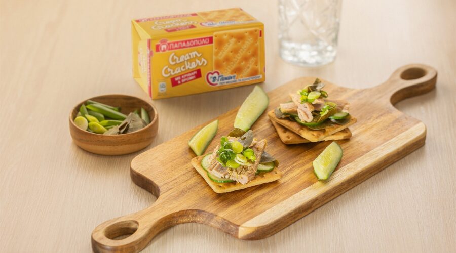 Top slider image for Cream Crackers Παπαδοπούλου με τόνο, αγγούρι, φρέσκο κρεμμυδάκι και καπαρόφυλλα