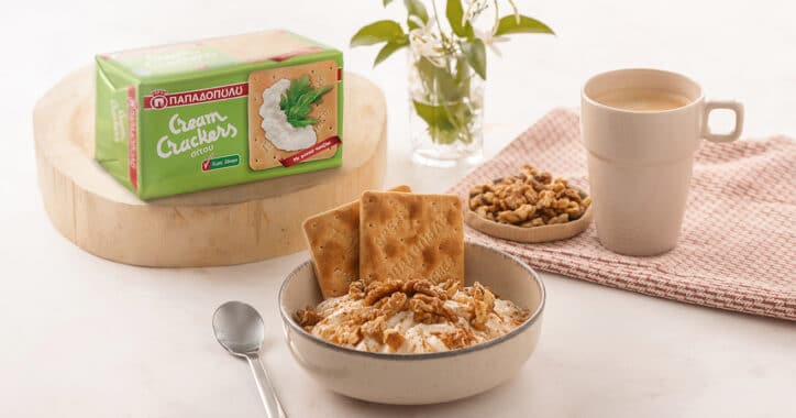 image for Cream Crackers Παπαδοπούλου με γιαούρτι, μέλι, καρύδια και κανέλα