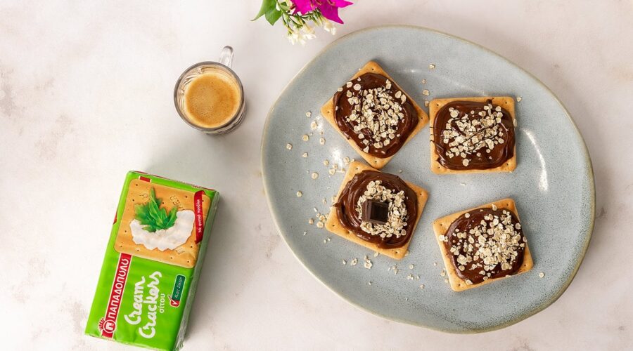 Top slider image for Cream Crackers Παπαδοπούλου με άλειμμα μαύρης σοκολάτας και νιφάδες βρώμης