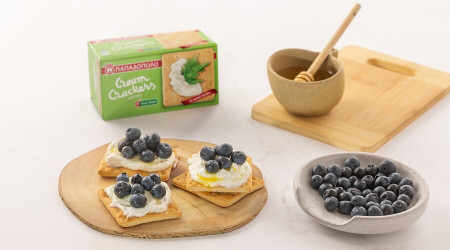 Top slider image for Cream Crackers Παπαδοπούλου με γιαούρτι, φρέσκα μύρτιλα και θυμαρίσιο μέλι