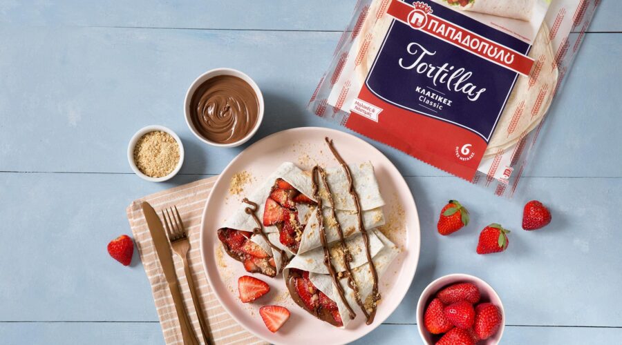 Top slider image for Τορτίγια – Κρέπα με πραλίνα φουντουκιού,φράουλες και μπισκότο