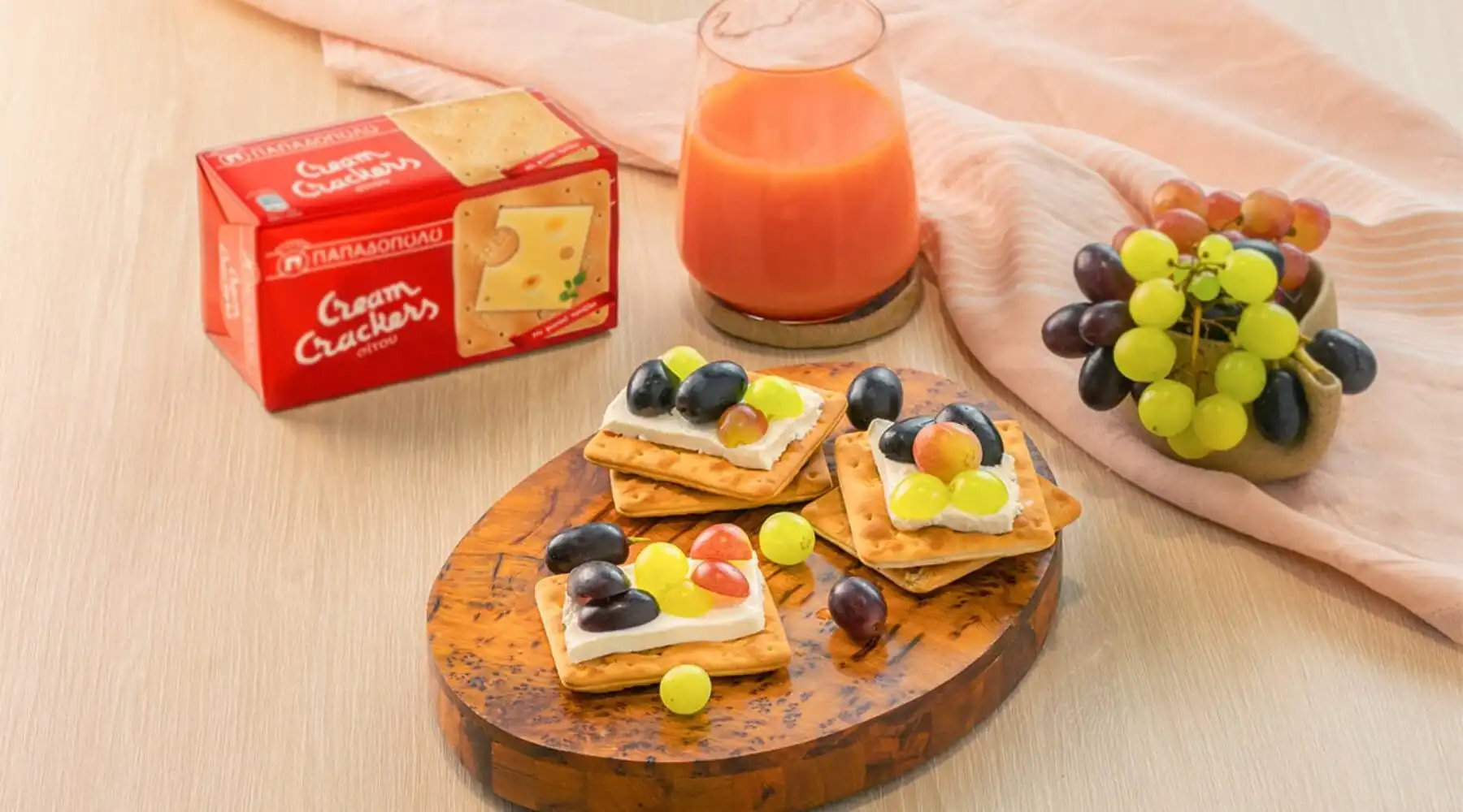 Top slider image for Cream Crackers Παπαδοπούλου με ρικότα και φρέσκα πολύχρωμα σταφύλια
