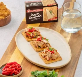 image for Cream Crackers Παπαδοπούλου με πιπεριές φλωρίνης και τόνο