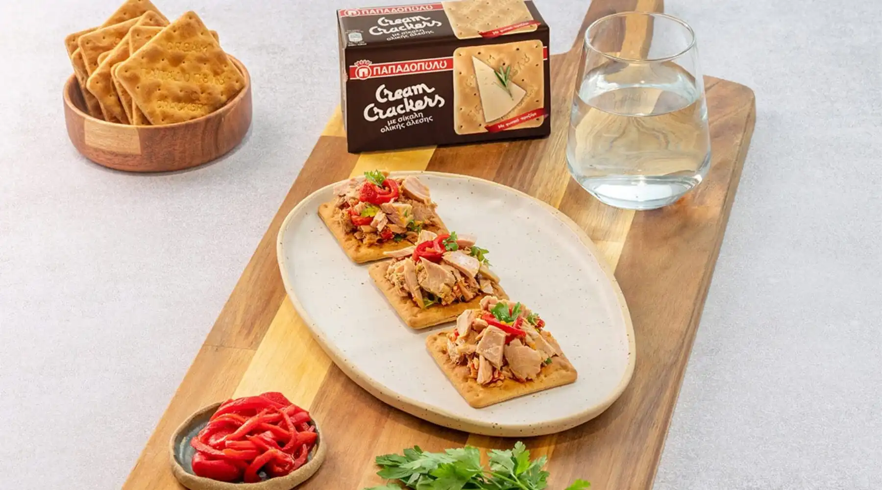  Image for Cream Crackers Παπαδοπούλου με πιπεριές φλωρίνης και τόνο