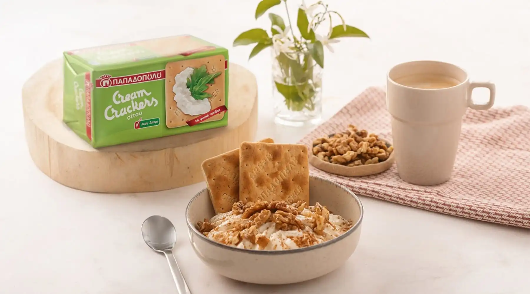 Image for Cream Crackers Παπαδοπούλου με γιαούρτι, μέλι, καρύδια και κανέλα
