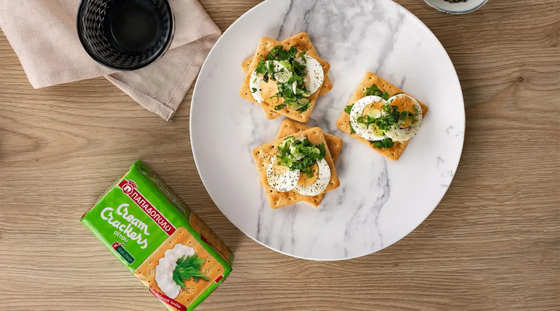 Top slider image for Cream Crackers Παπαδοπούλου με βραστό αυγό, φρέσκα κρεμμυδάκια και αρωματικά φυτά