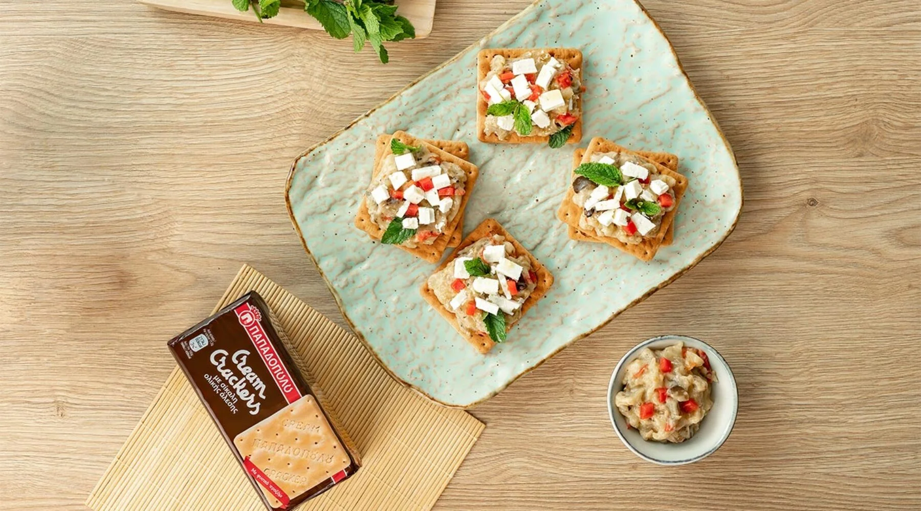  Image for Cream Crackers Παπαδοπούλου με μελιτζανοσαλάτα, φέτα και δυόσμο