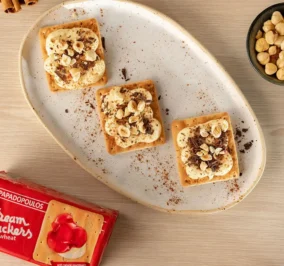 image for Cream Crackers Παπαδοπούλου με κρέμα βανίλιας, φουντούκια, σοκολάτα και κανέλα