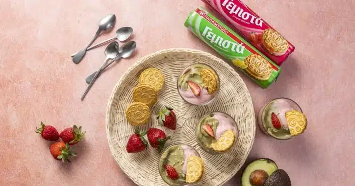 image for Δροσερή κρέμα αβοκάντο και κρέμα φράουλας με Γεμιστά Φράουλα και Λεμόνι