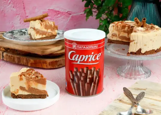 image for Γλυκό ψυγείου με βάση από Caprice, μια στρώση από κρέμα φιστικοβούτυρο και μους πραλίνας