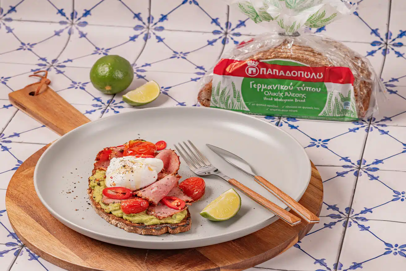 image for Avocado toast με παστράμι, αυγό ποσέ πάνω σε Ψωμί Γερμανικού τύπου Ολικής άλεσης 