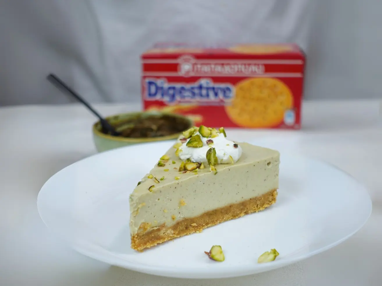 image for Cheesecake με μπισκότα Digestive Παπαδοπούλου και φυστίκια Αιγίνης